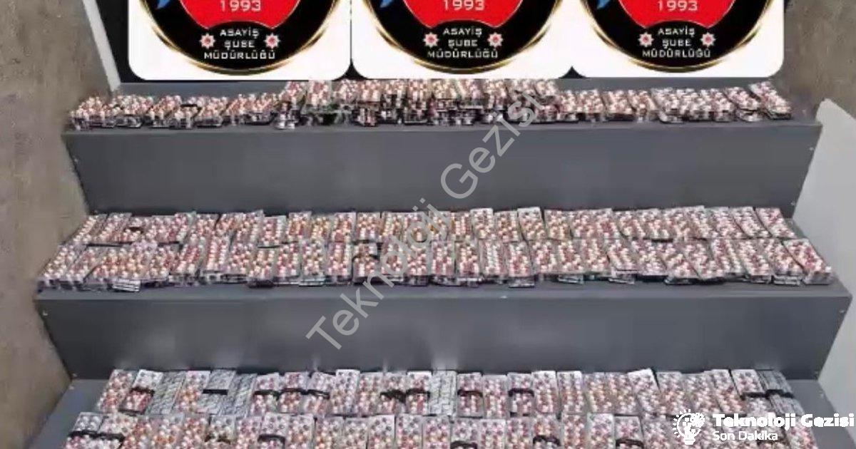 "İzmir'de Suça Geçit Yok: Polis Ekiplerinden Dev Asayiş Bilançosu" başlıklı haber için fotorealistik