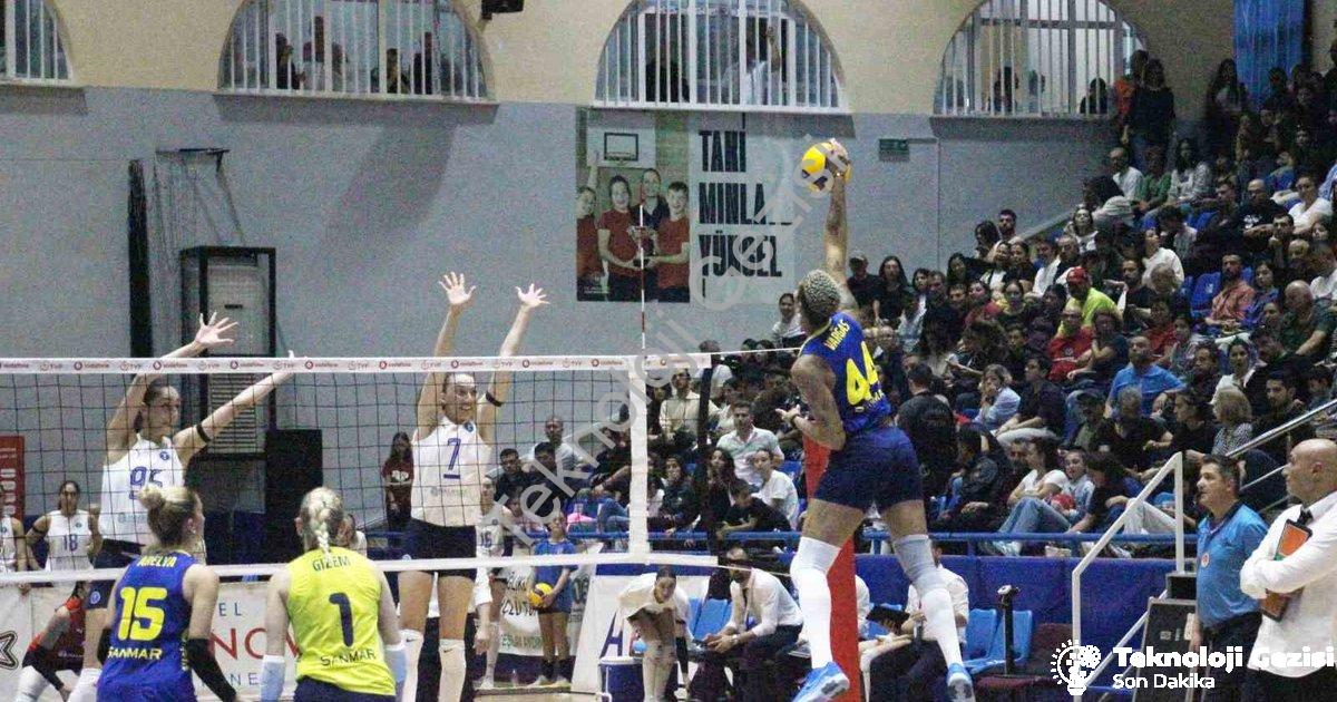 "Fenerbahçe, Aydın Deplasmanından Zorlu Bir Galibiyetle Döndü: 3-1" başlıklı haber için fotorealisti