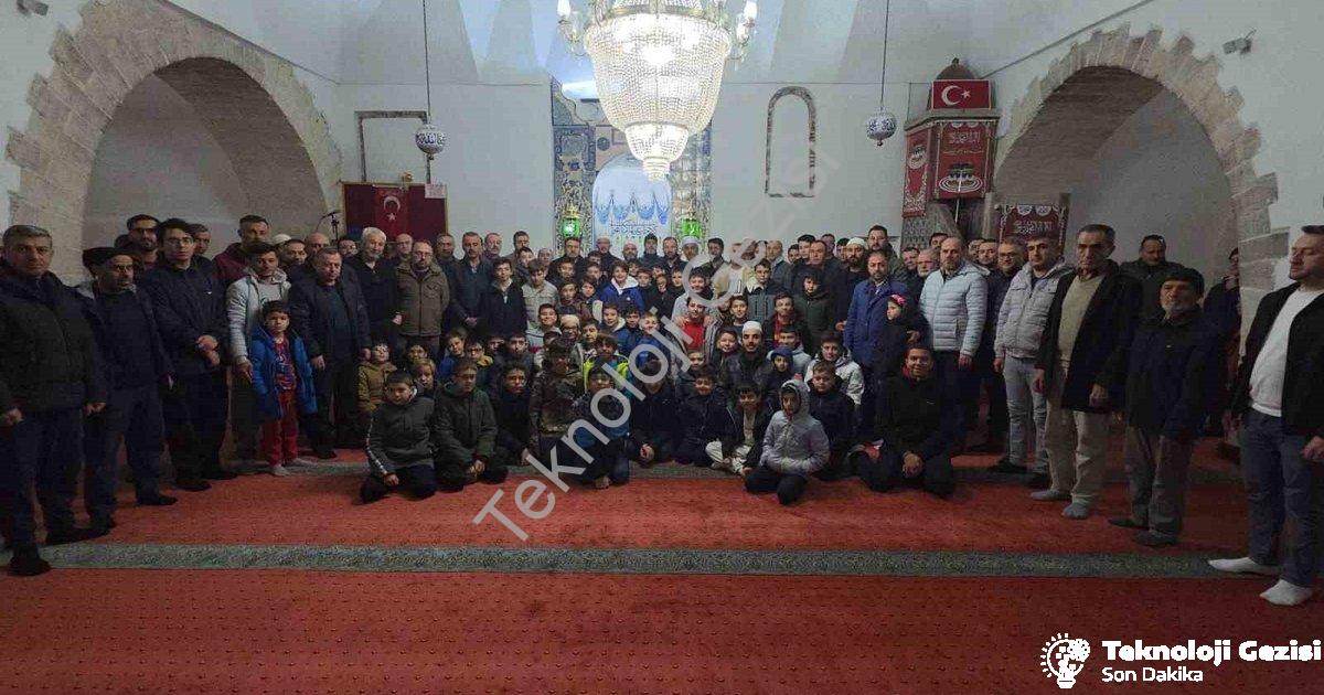 "Kütahya'da Anlamlı Buluşma: Gençler Maneviyat ve Bilimi Birleştirdi" başlıklı haber için fotorealis