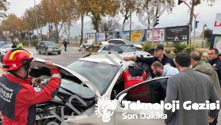 Menteşe’de Korkutan Kaza: Kırmızı Işık İhlali 2 Kişiyi Yaraladı