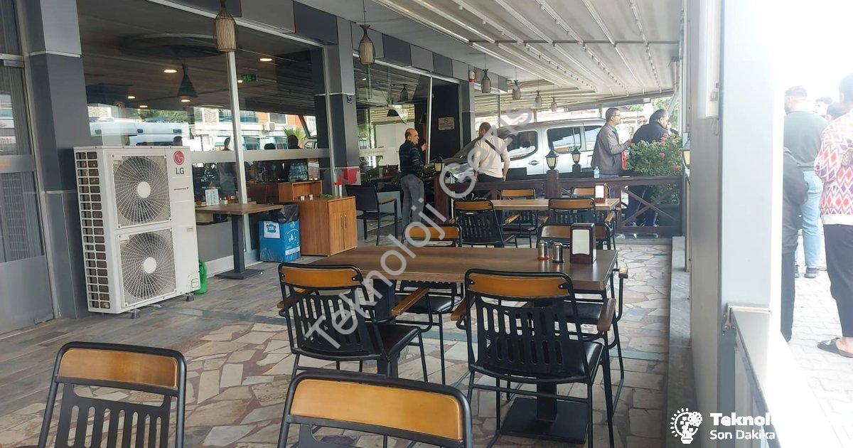 "Aydın'da Korkutan Kaza: 15 Yaşındaki Sürücü İş Yerine Girdi" başlıklı haber için fotorealistik, pro