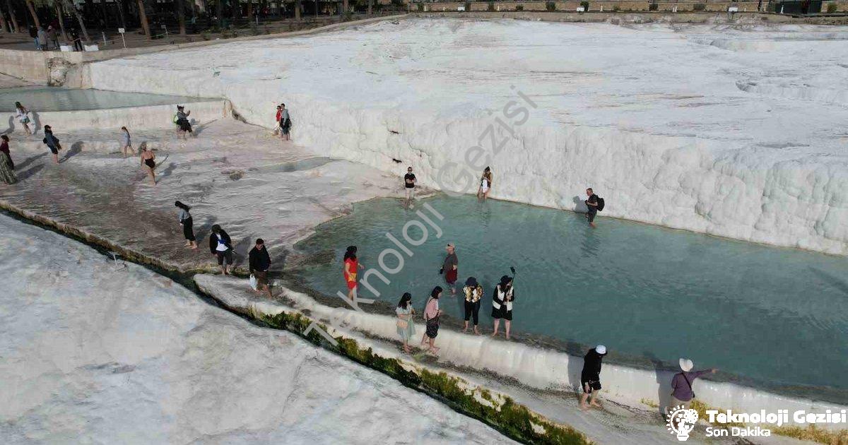 "Pamukkale Asyalı Turistlerin Gözdesi Oldu: Beyaz Cennete Akın Var" başlıklı haber için fotorealisti