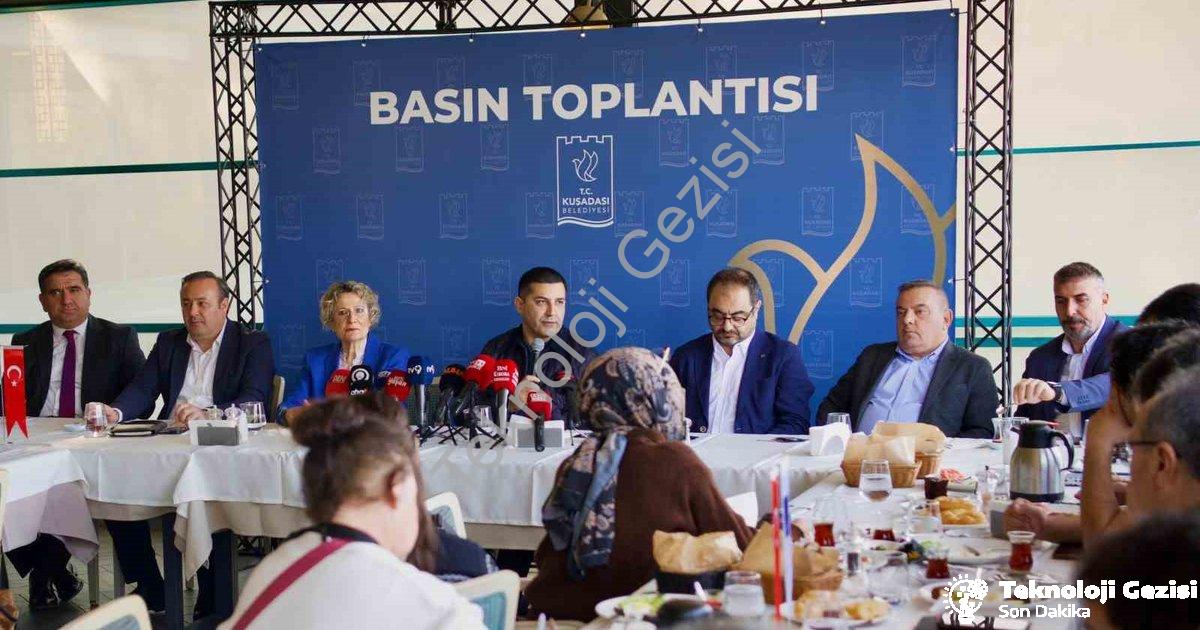 "Kuşadası'nda Yetki Tartışması: Hizmetler Büyükşehir'e Devredilsin" başlıklı haber için fotorealisti