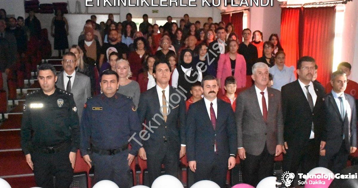 "Köyceğiz'de Öğretmenler Günü Renkli Etkinliklerle Kutlandı" başlıklı haber için fotorealistik, prof