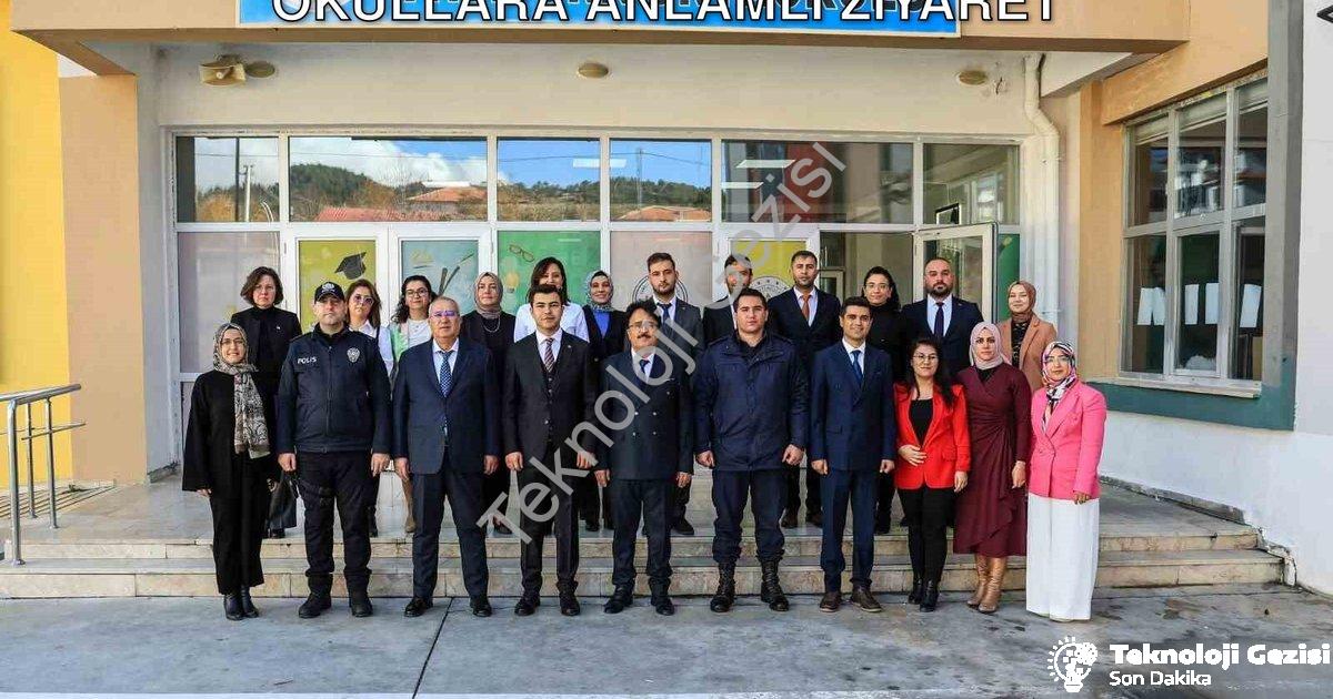 "Çameli Protokolü Öğretmenleri Unutmadı: Okullara Anlamlı Ziyaret" başlıklı haber için fotorealistik