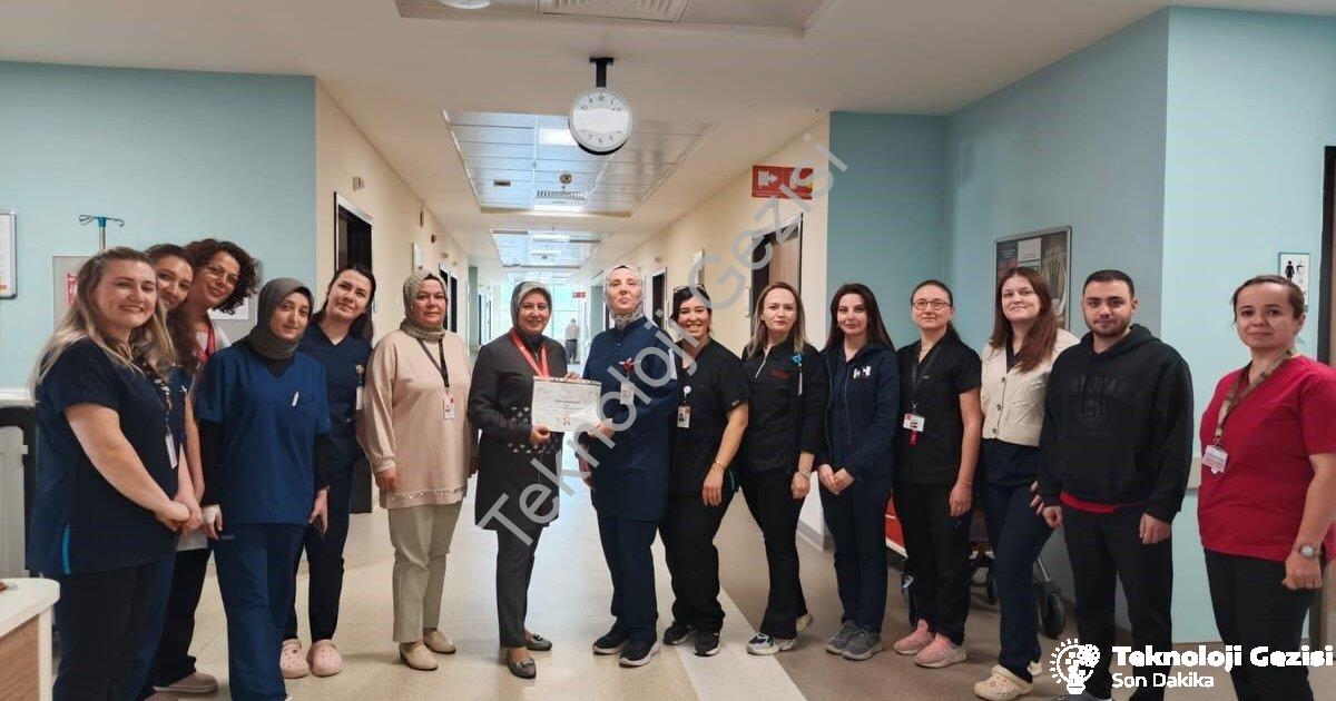 "Kütahya Şehir Hastanesi Göz ve Dermatoloji Kliniği'ne Hijyen Ödülü" başlıklı haber için fotorealist