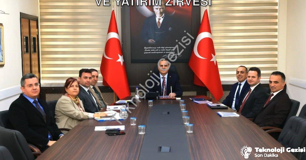 "Muğla'da Eğitimin Geleceği Masada: Altyapı ve Yatırım Zirvesi" başlıklı haber için fotorealistik, p