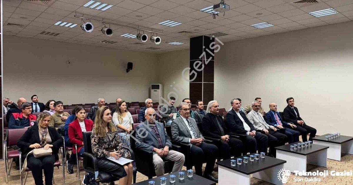 "Söke'de Tarımın Geleceği Masada: Organize Sera Bölgesi Toplantısı" başlıklı haber için fotorealisti