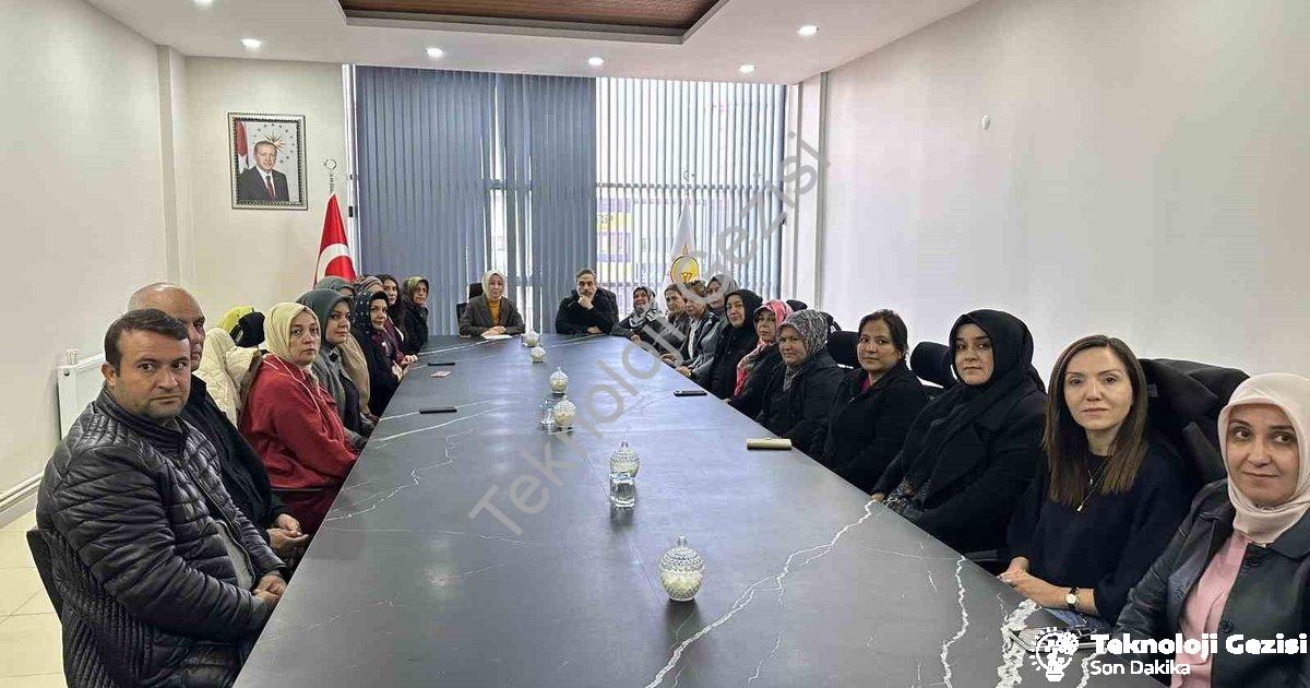 "Hilal Sabancı: Kadınlar Toplumsal Hayatta Daha Güçlü Olacak" başlıklı haber için fotorealistik, pro