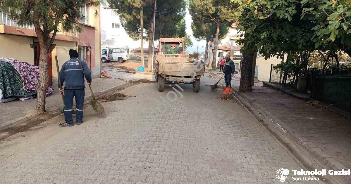 "Karacasu'da Hijyen Seferberliği: Belediye Ekipleri Gece Gündüz Sahada" başlıklı haber için fotoreal