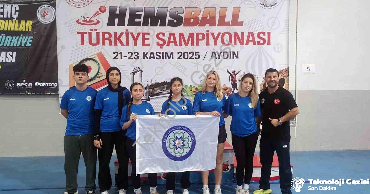"Muğla Büyükşehir Sporcuları Hemsball Şampiyonasına Damga Vurdu" başlıklı haber için fotorealistik,