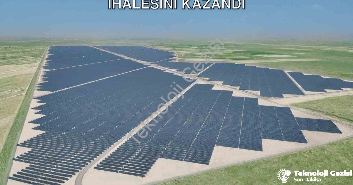 "Ecogreen Enerji, YEKA GES-2025 Bolu İhalesini Kazandı" başlıklı haber için fotorealistik, profesyon
