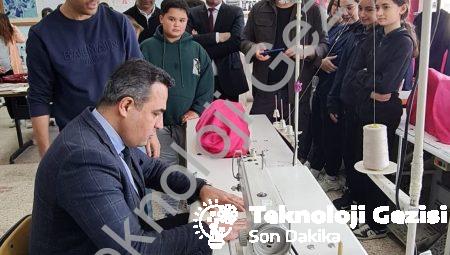 Sarıgöl Kaymakamı Halil Dalak Öğrencilerle Üretime Katıldı: Dikiş Dikti, Çapa Yaptı