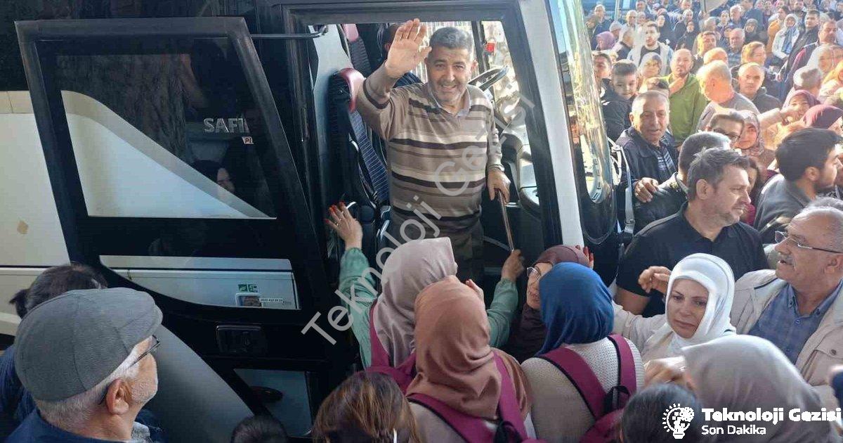 "Çine'den Kutsal Topraklara Yolculuk: 90 Umreci Dualarla Uğurlandı" başlıklı haber için fotorealisti