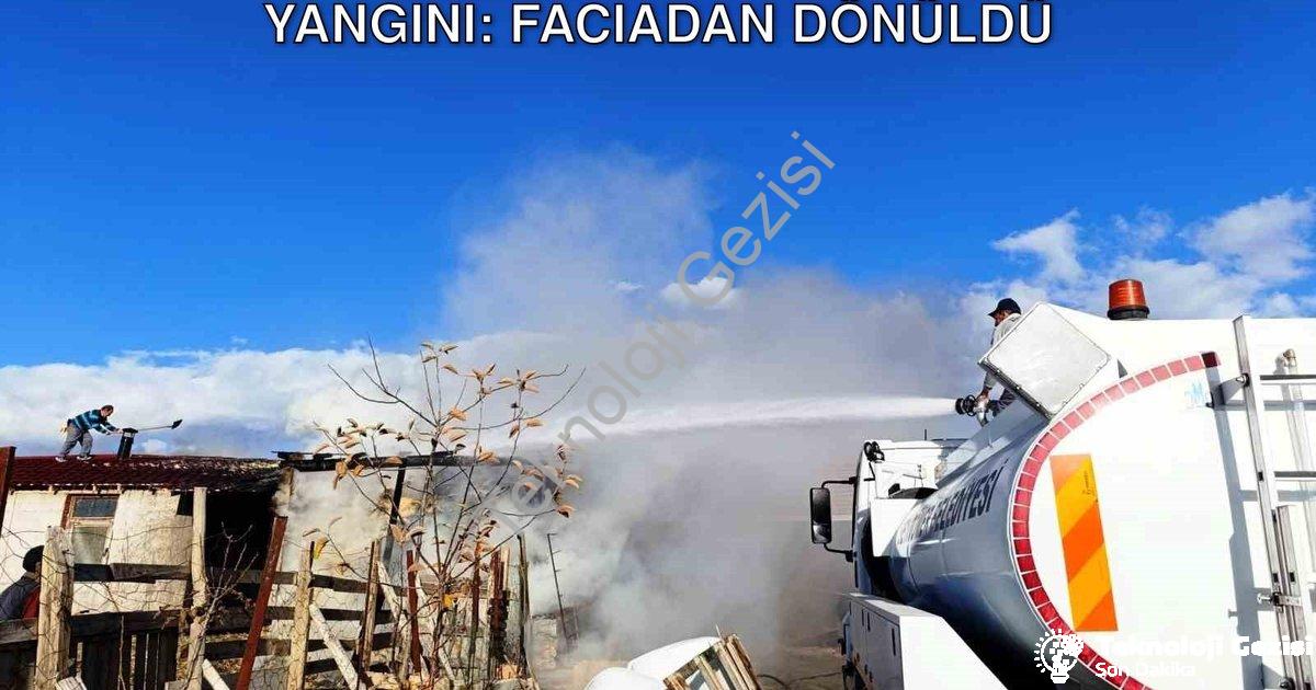 "Kütahya Seyitömer'de Korkutan Ahır Yangını: Faciadan Dönüldü" başlıklı haber için fotorealistik, pr